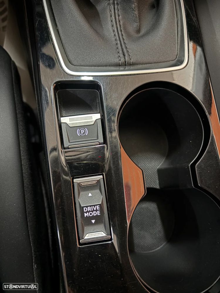 Peugeot 2008 1.2 PureTech Allure Pack - 21