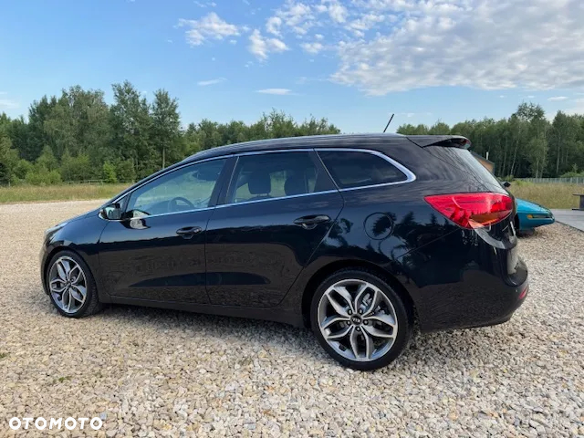 Kia Ceed 1.6 CRDi 128 ISG SW Platinum Edition - 17