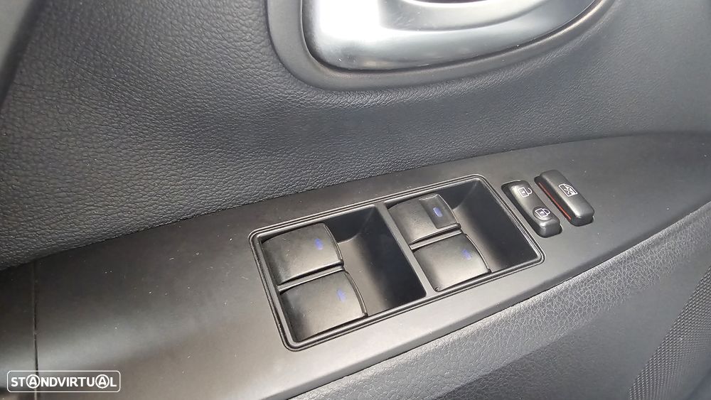 Toyota Avensis SW 2.0 D-4D Luxury+GPS - 26