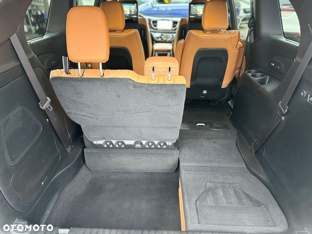 Chrysler Pacifica - 34