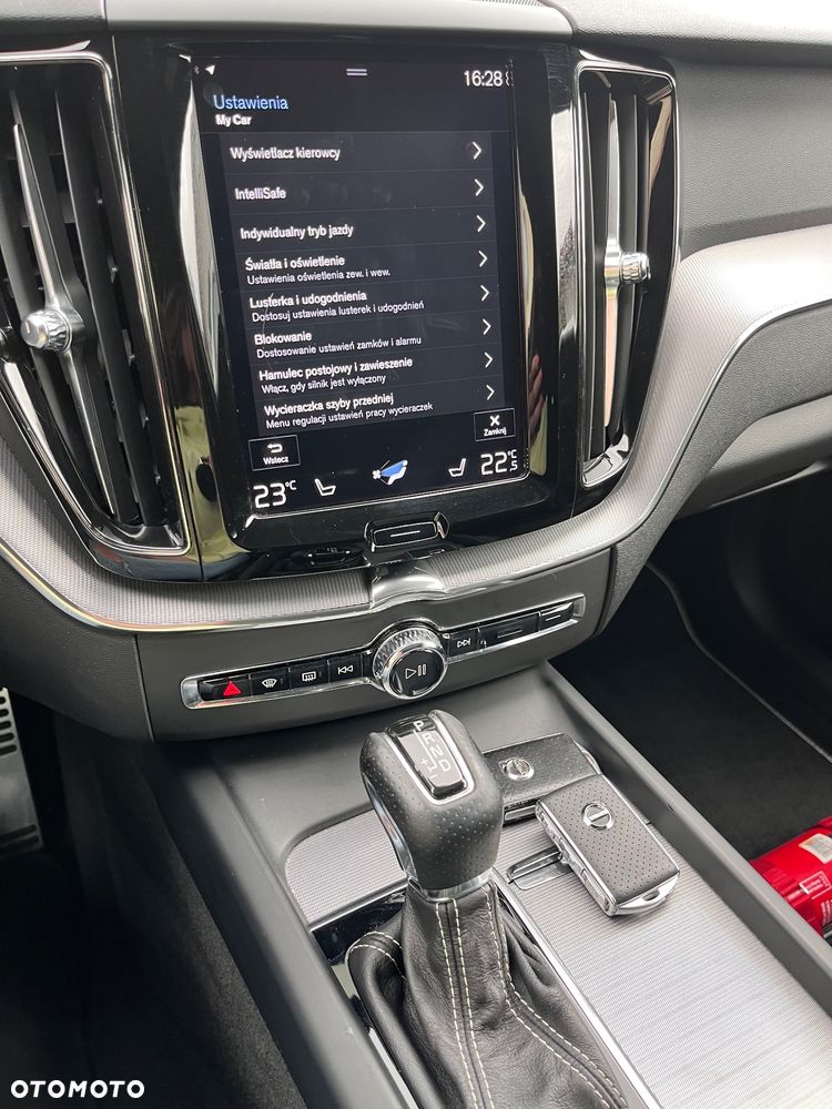 Volvo XC 60 T6 GPF AWD R-Design - 36