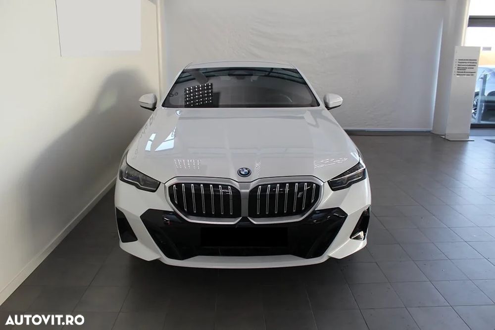 BMW i5 - 2