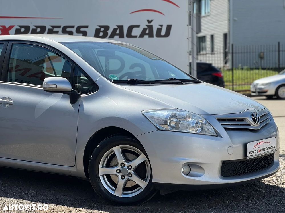 Toyota Auris 2.0 D-4D DPF Sol - 13