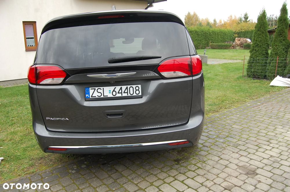 Chrysler Pacifica - 4