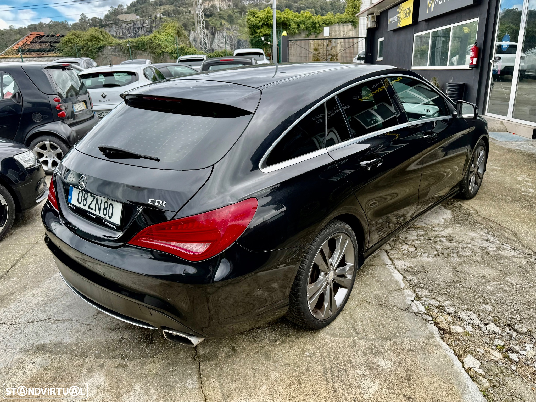 Mercedes-Benz CLA 200 d Shooting Brake AMG Line Aut. - 32