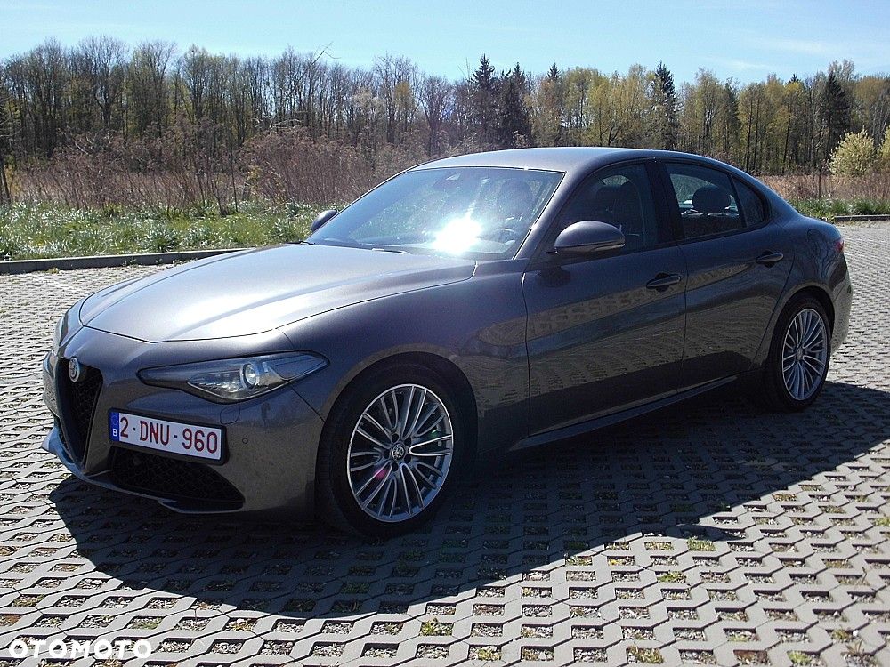 Alfa Romeo Giulia 2.2 AT8 Business - 25