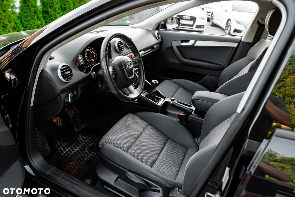 Audi A3 Sportback 2.0 TDI Ambiente - 17
