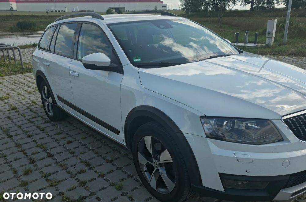 Skoda Octavia Scout 2.0 TDI 4x4 DSG - 2