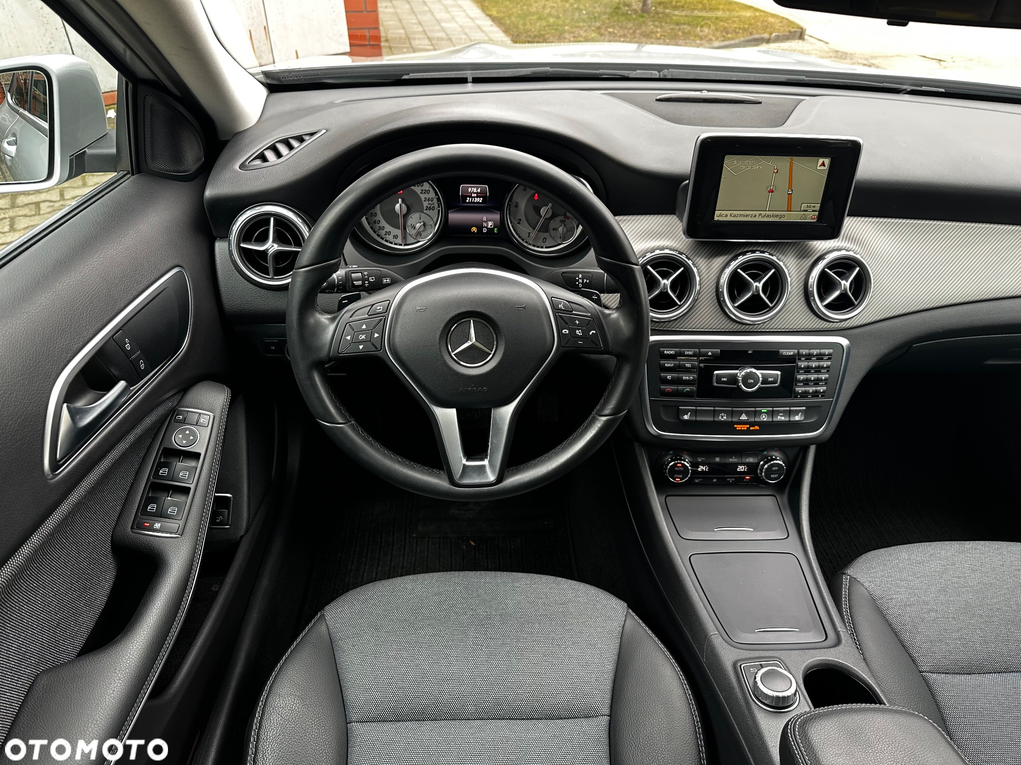 Mercedes-Benz GLA 180 7G-DCT - 15