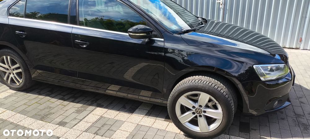 Volkswagen Jetta 2.0 TDI Highline - 21