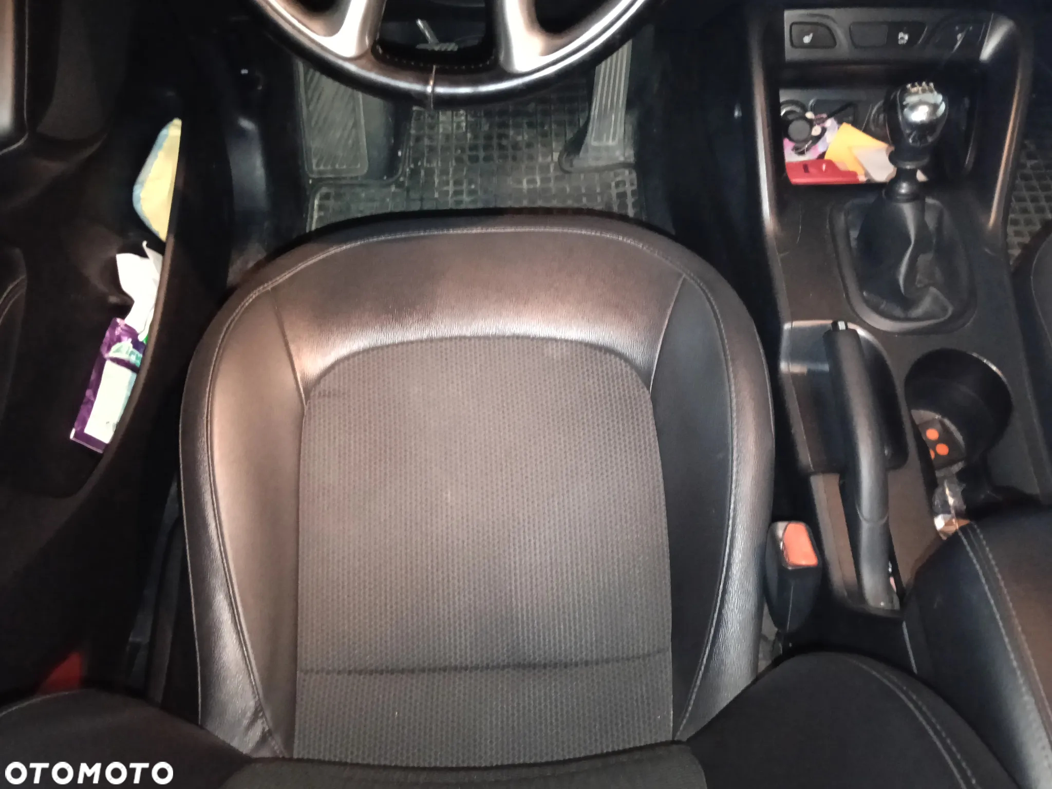 Hyundai ix35 2.0 CRDi 4WD Fifa World Cup Gold Edition - 8