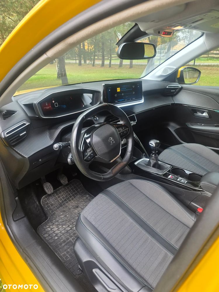 Peugeot 208 - 10