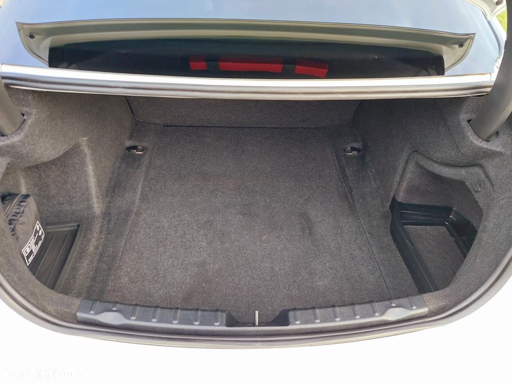 BMW Seria 3 335d xDrive Edition M Sport Shadow - 32