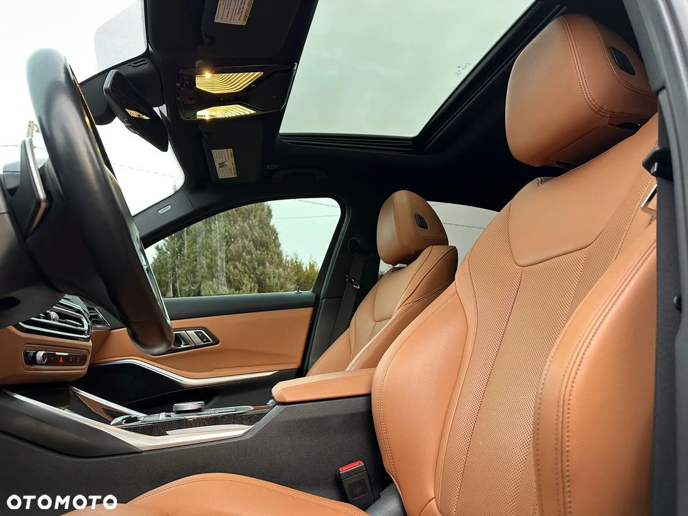 BMW Seria 3 330e xDrive M Sport - 18