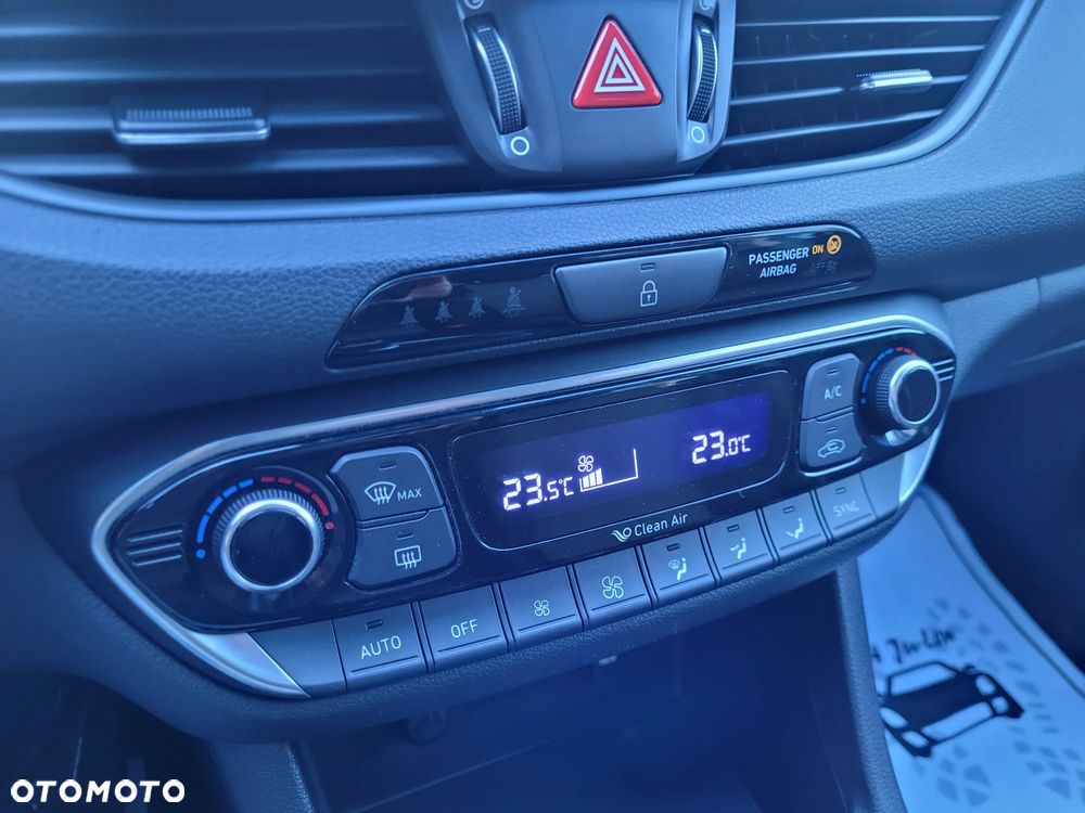 Hyundai i30 1.4 Premiere Comfort - 24