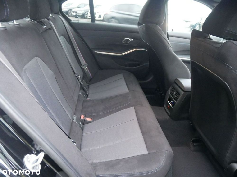 BMW Seria 3 320i M Sport - 15