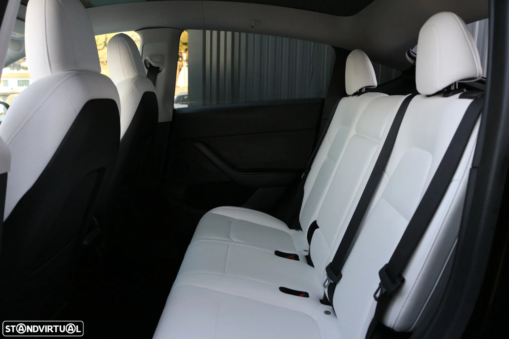Tesla Model Y Long Range Dual Motor AWD - 18