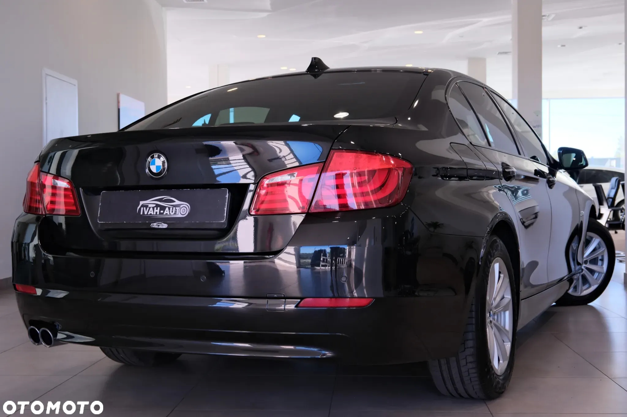 BMW Seria 5 523i - 6