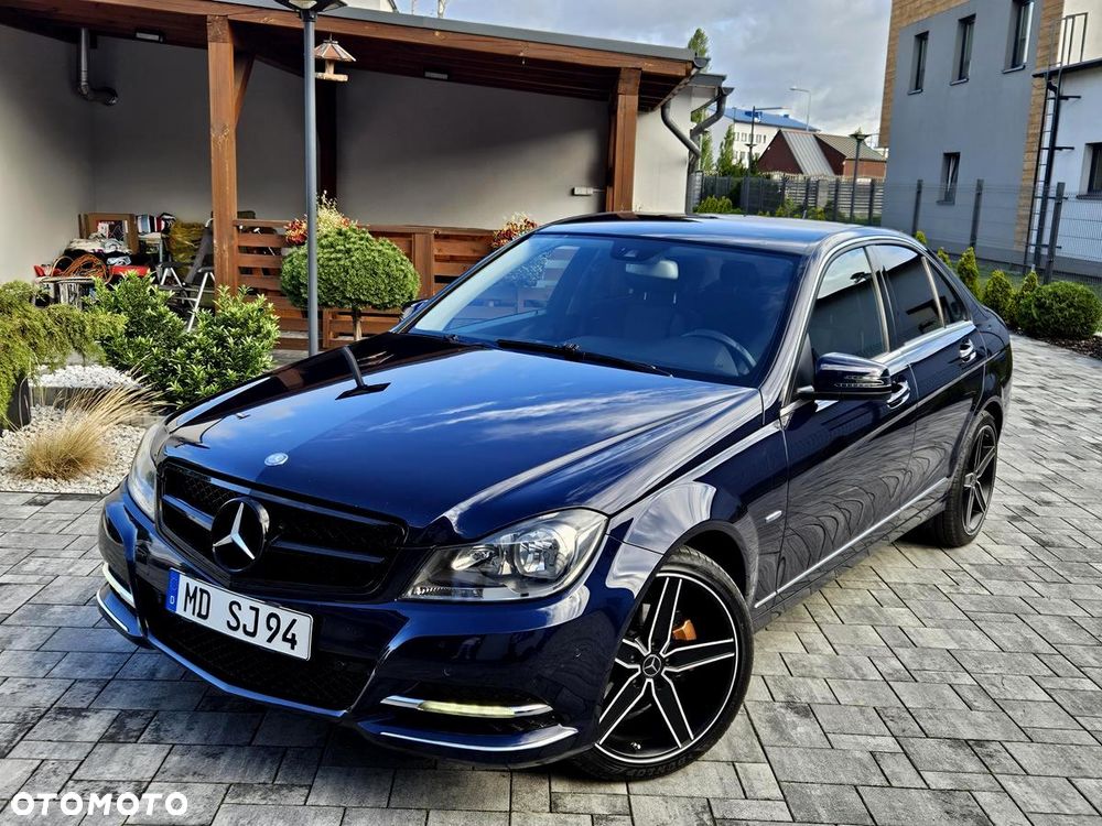 Mercedes-Benz Klasa C 180 CGI BlueEFFICIENCY Avantgarde - 2