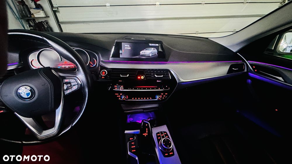 BMW Seria 5 530d xDrive Luxury Line - 9