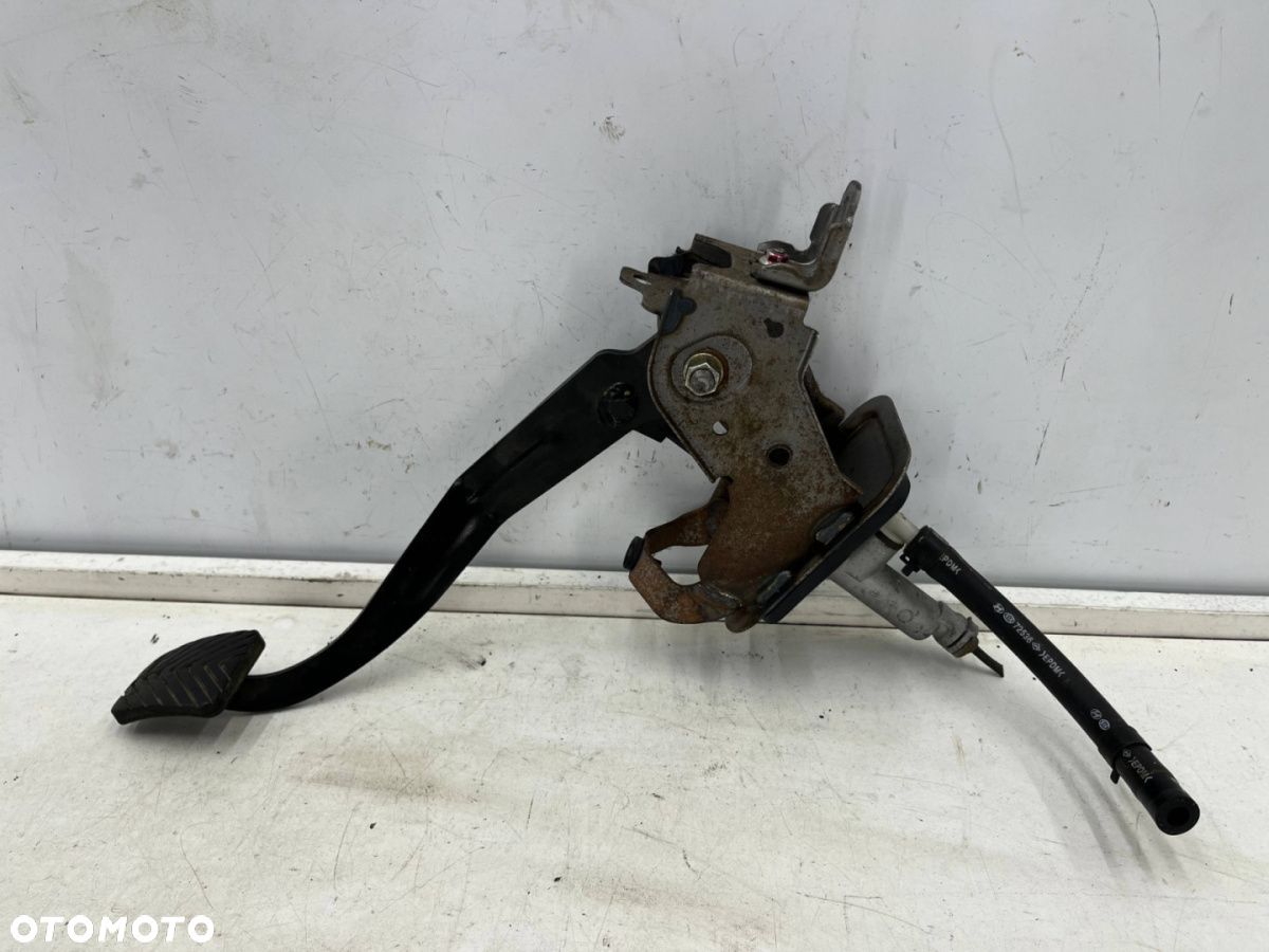 Pedał sprzęgła Hyundai i30 I FD 1.4b 07-12r. pompa sprzęgła wysprzęglik 32802-2h120 - 1