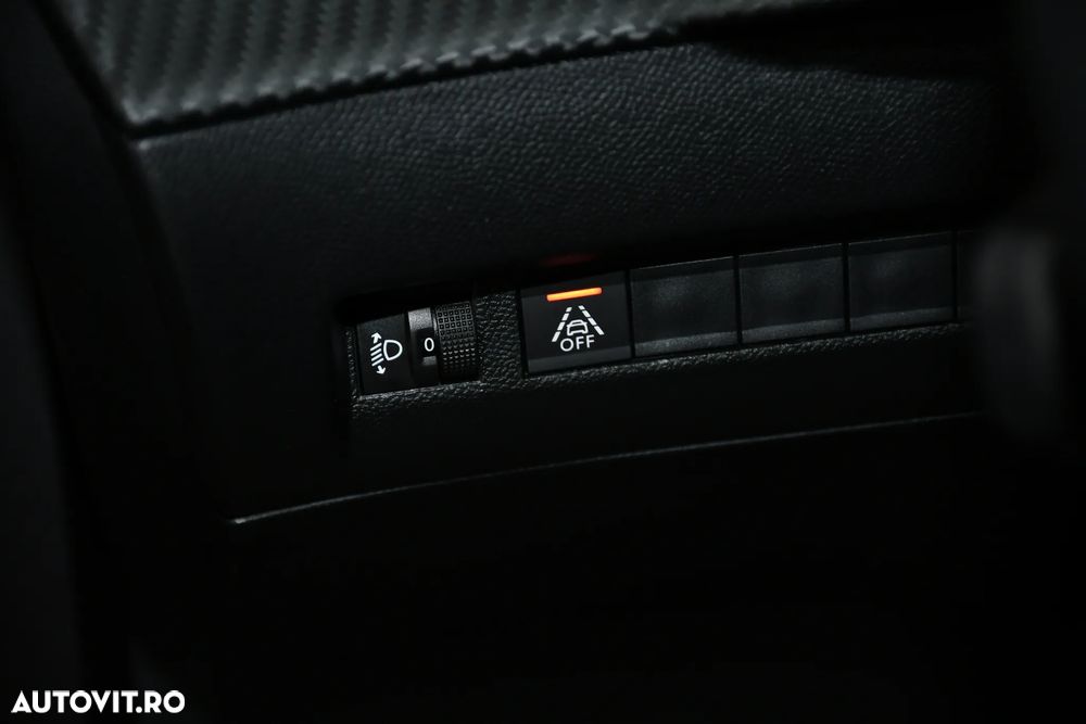 Peugeot 2008 1.2 L PureTech STT EAT8 Allure - 17