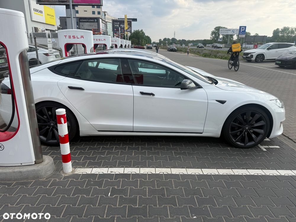 Tesla Model S - 37