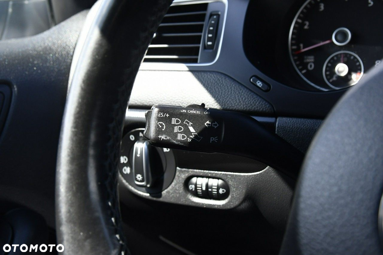 Volkswagen Jetta - 31