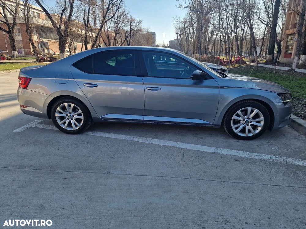 Skoda Superb 2.0 TDI DSG 4X4 Sportline - 8