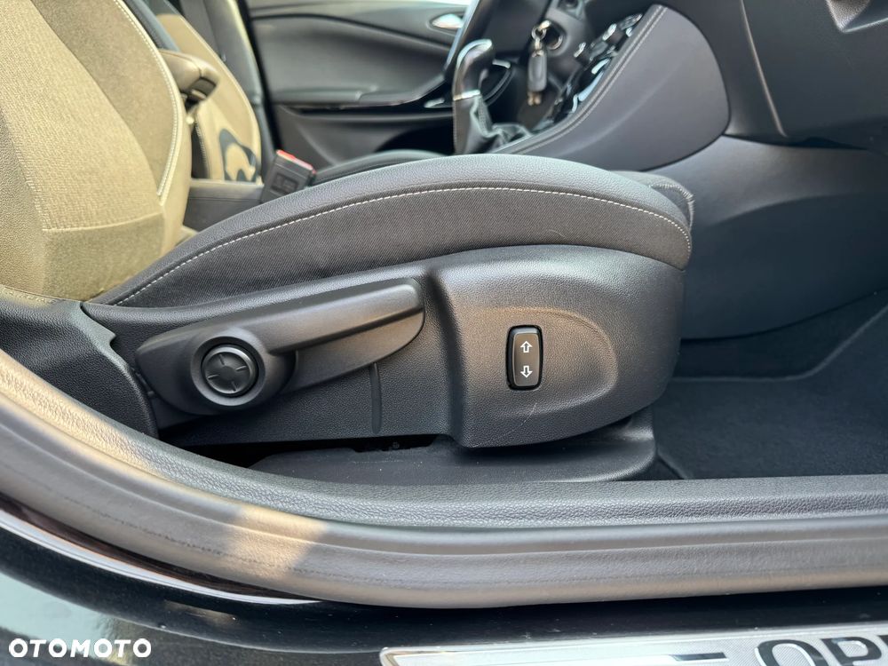 Opel Astra 1.4 Turbo Start/Stop Dynamic - 34