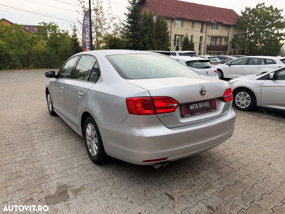Volkswagen Jetta - 9