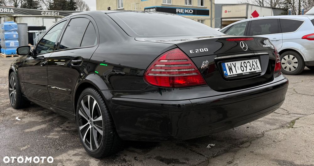 Mercedes-Benz Klasa E 200 Kompressor Classic Sport Edition - 13