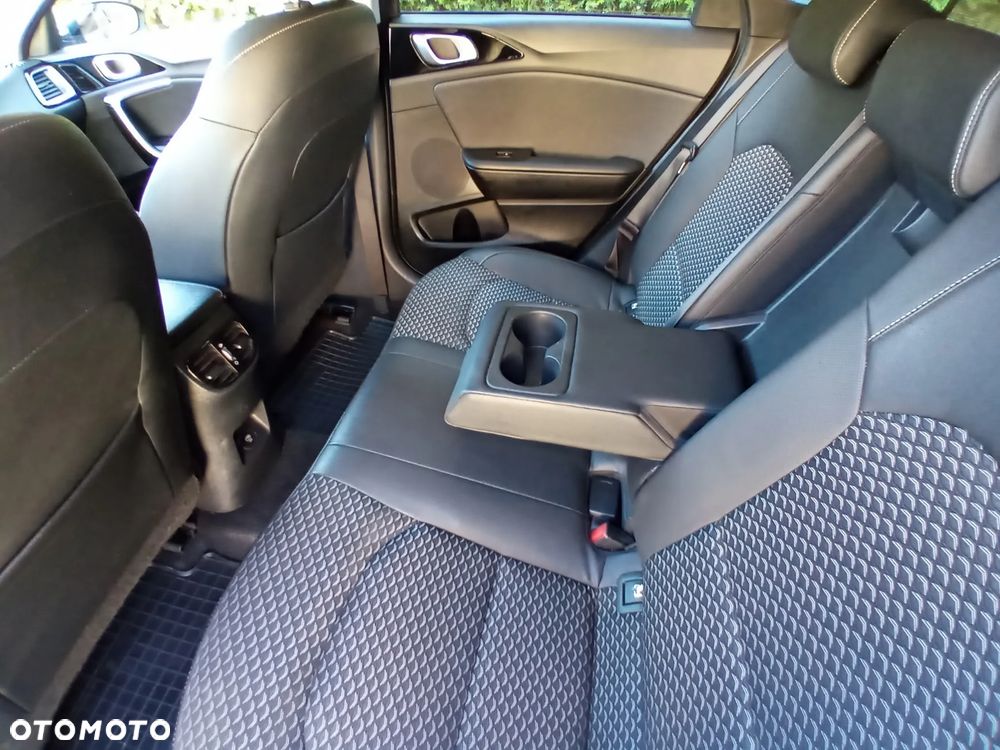 Kia Ceed 1.5 T-GDI L Business Line Plus - 26