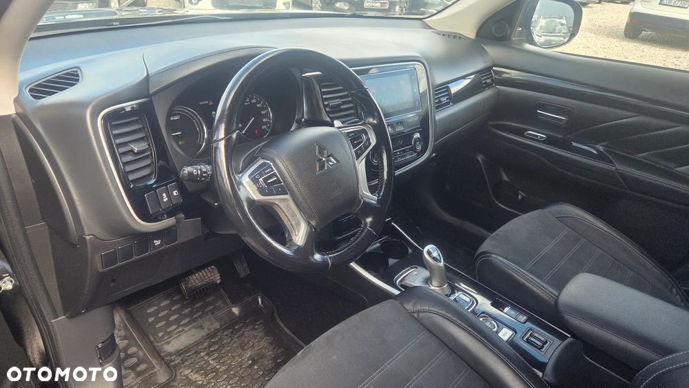 Mitsubishi Outlander - 8