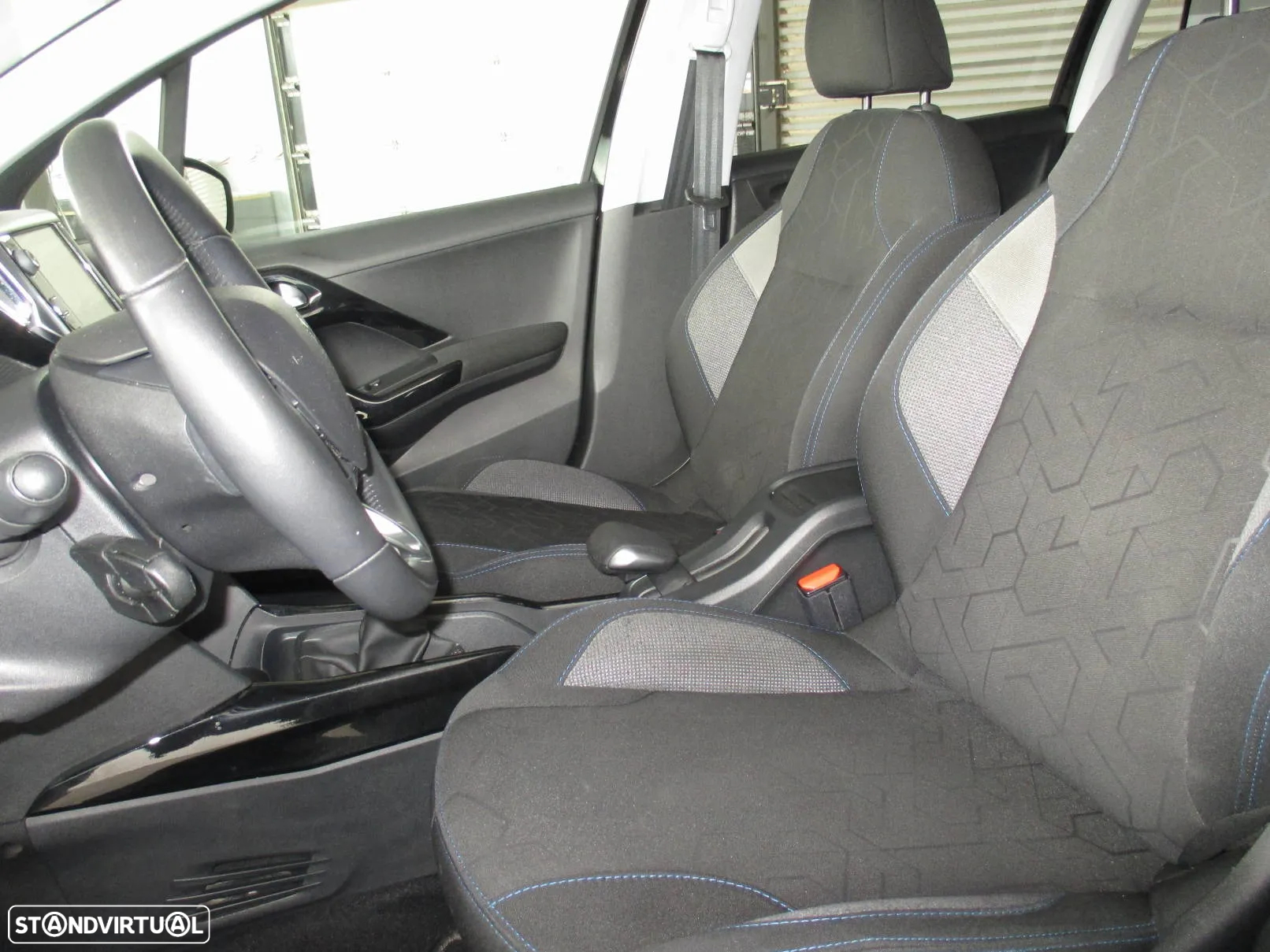 Peugeot 2008 1.5 BlueHDi Signature - 9