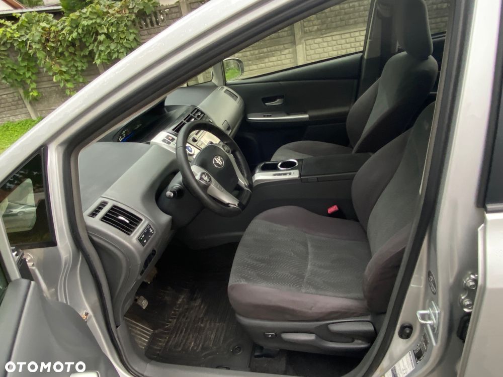 Toyota Prius+ (Hybrid) - 19