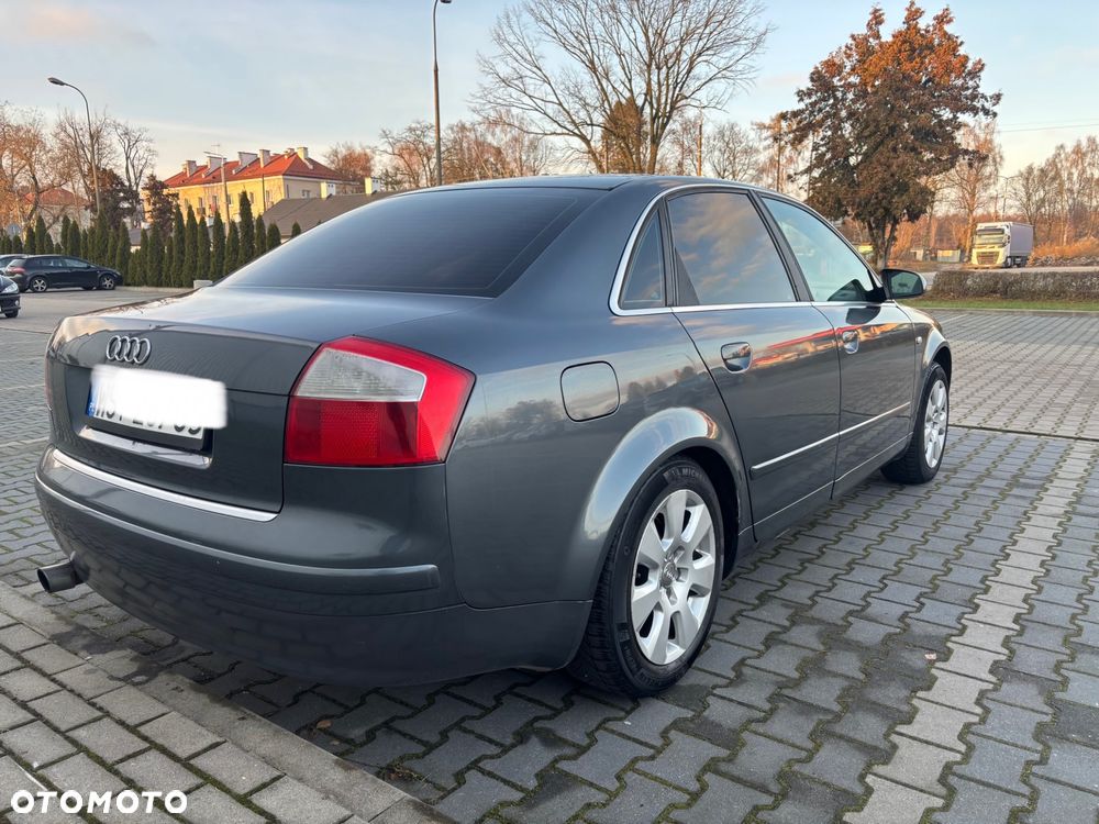 Audi A4 Limousine - 3