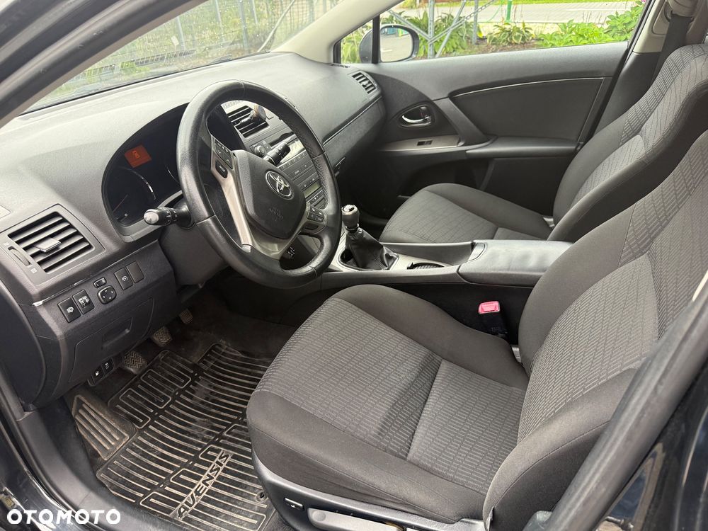 Toyota Avensis - 11