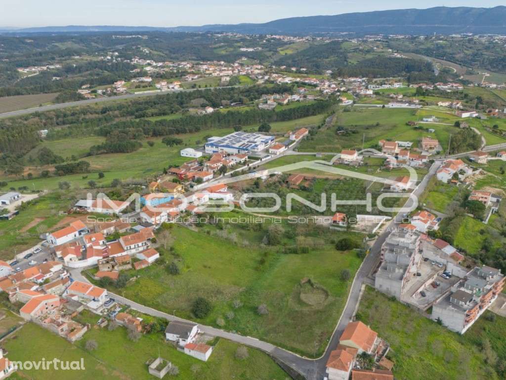 Terreno com 4107m2, Casa em ruínas e Anexos - Grande imagem: 4/57