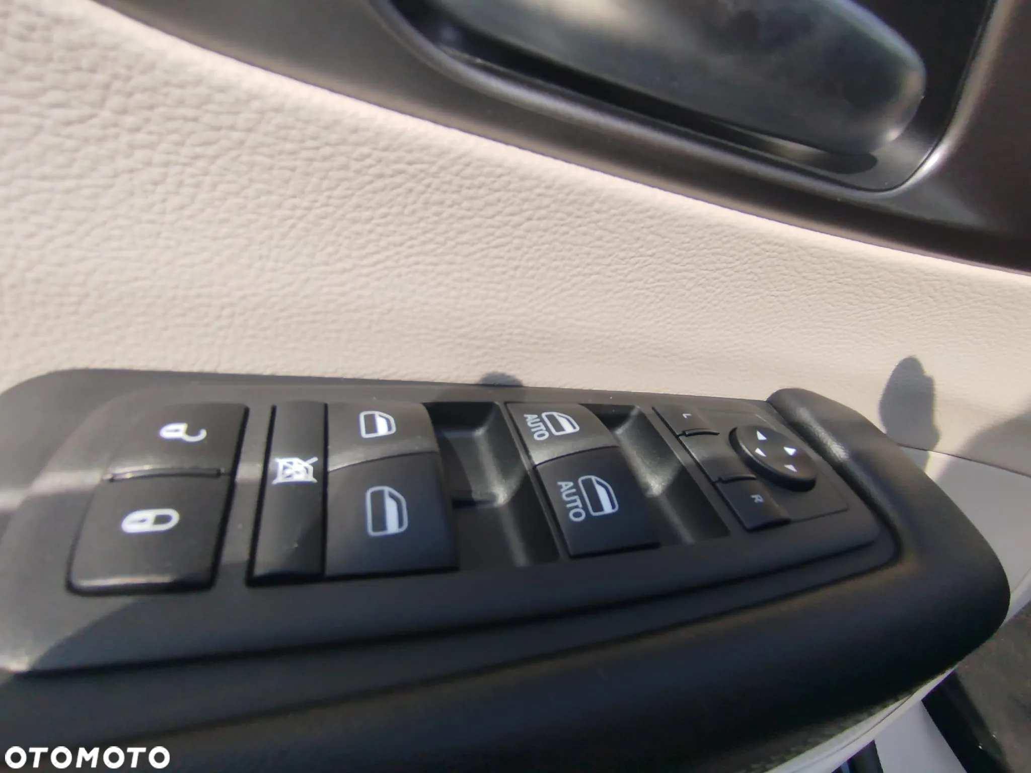 Chrysler Pacifica - 21