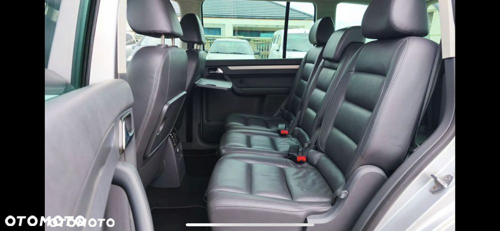 Volkswagen Touran 2.0 TDI DPF DSG Highline - 13