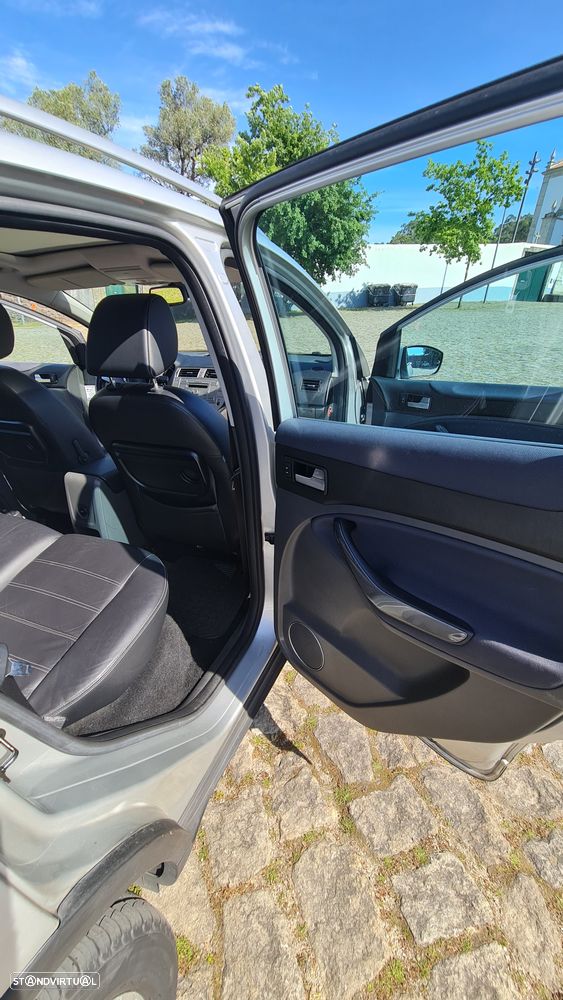 Ford Kuga 2.0 TDCi 4x4 Titanium - 15