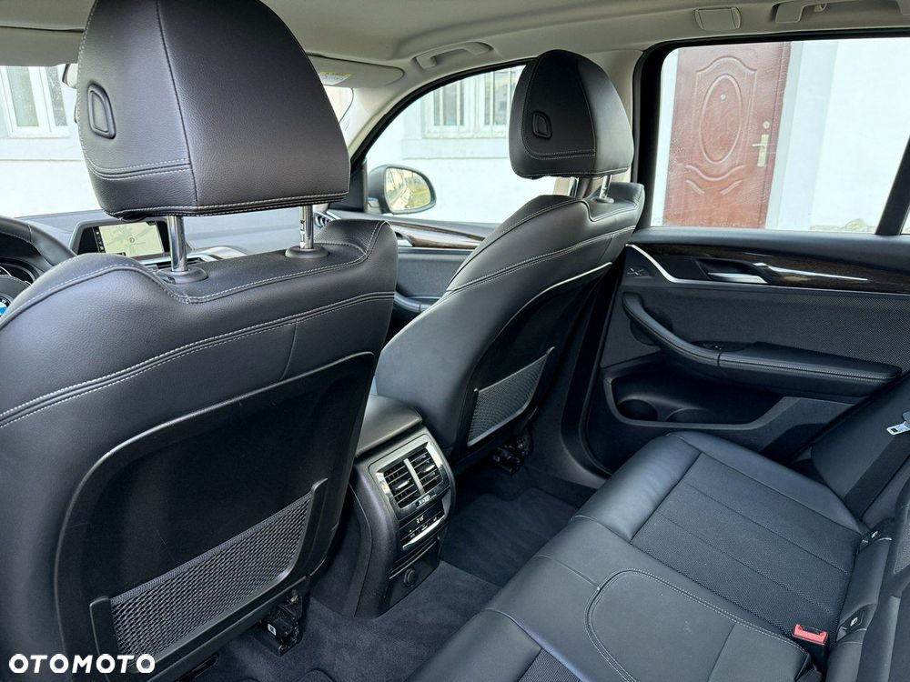 BMW X3 xDrive20i Advantage - 28