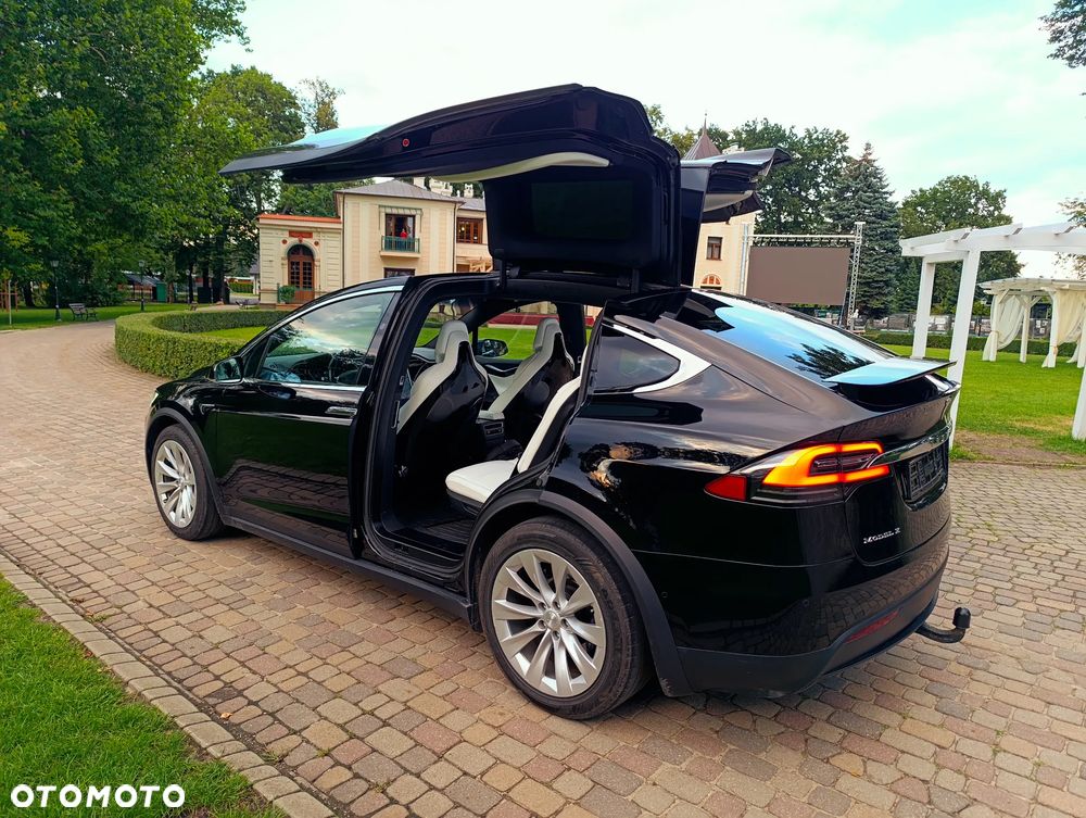 Tesla Model X - 26