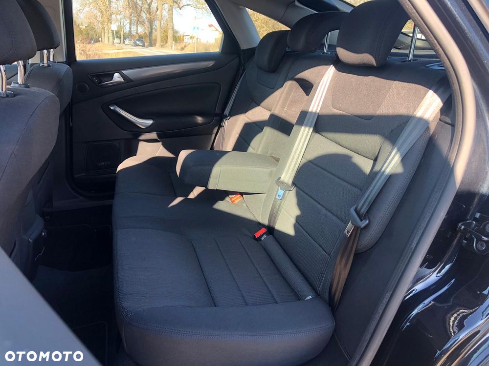 Ford Mondeo 1.6 T Ghia - 21