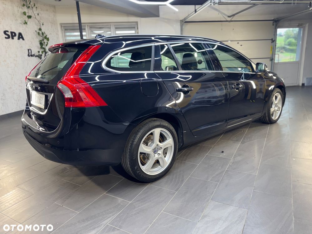 Volvo V60 D4 Momentum - 17