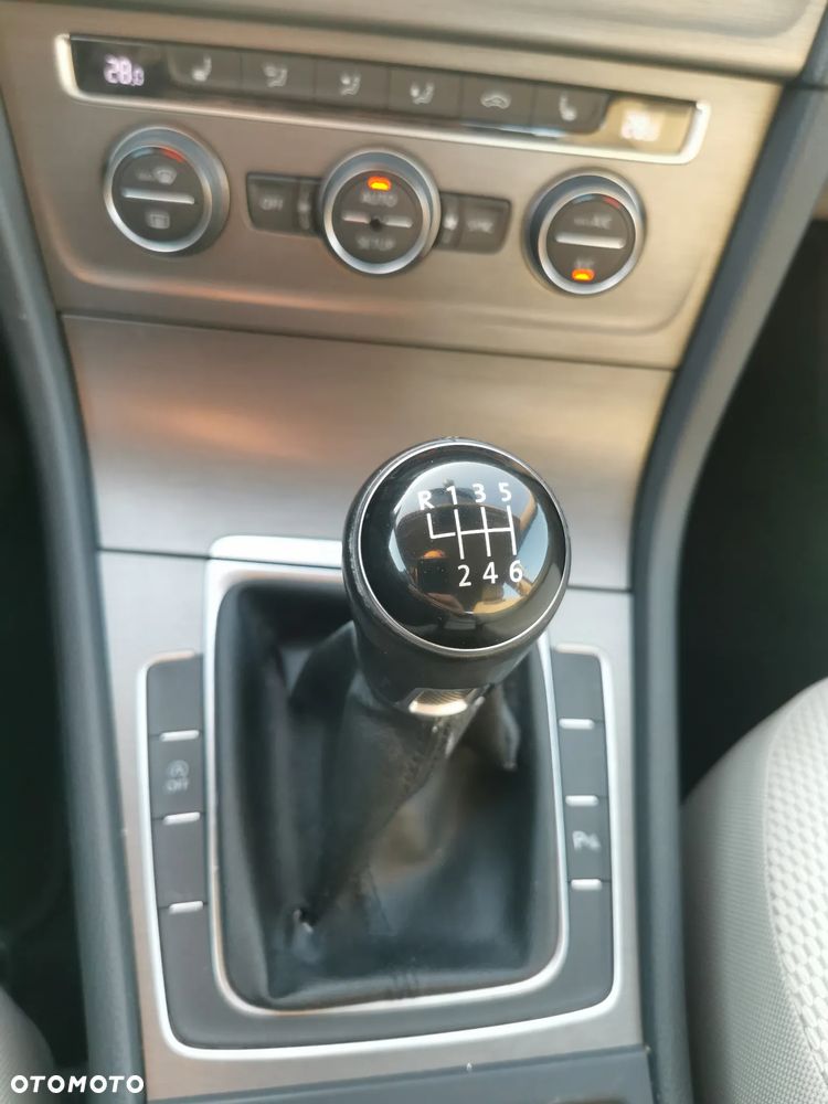 Volkswagen Golf - 33