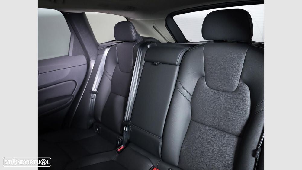 Volvo XC 60 2.0 T6 PHEV Plus Dark AWD - 17