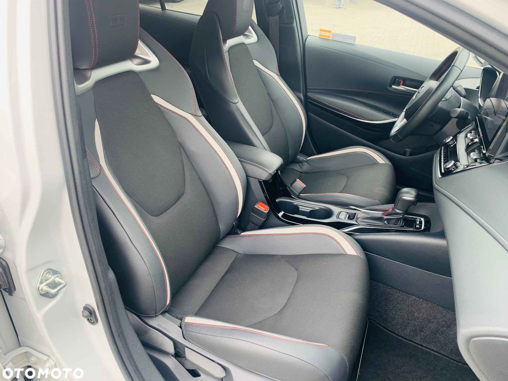 Toyota Corolla 1.8 Hybrid GR Sport Dynamic - 29