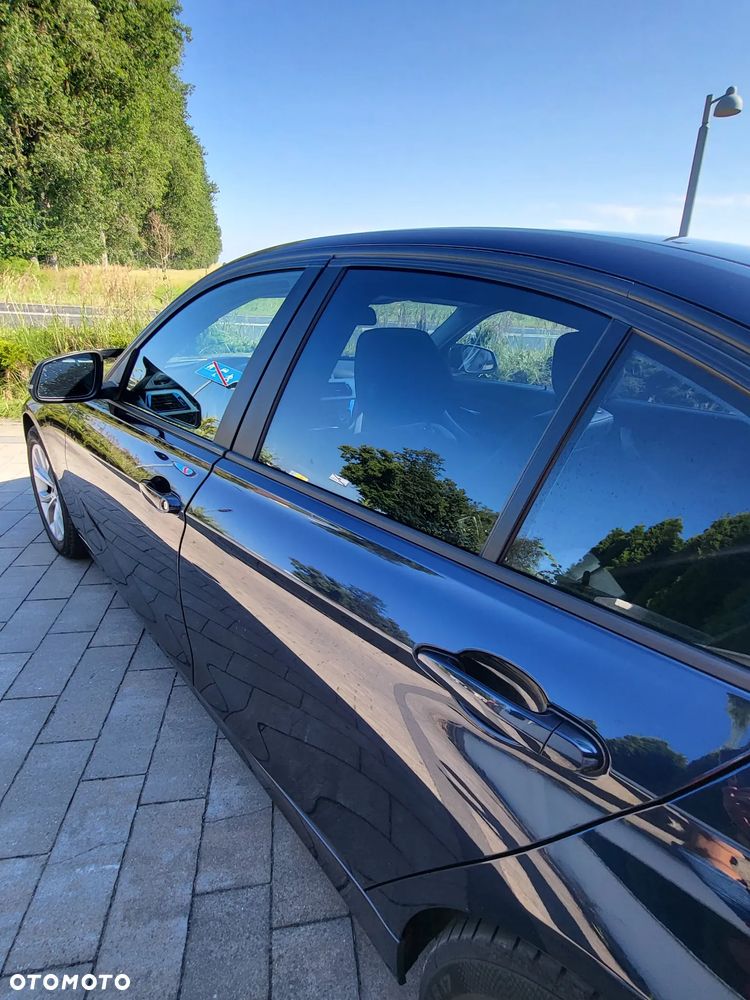 BMW Seria 3 320i - 3